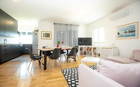 Feel City Near Beach Free Parking With Sea View